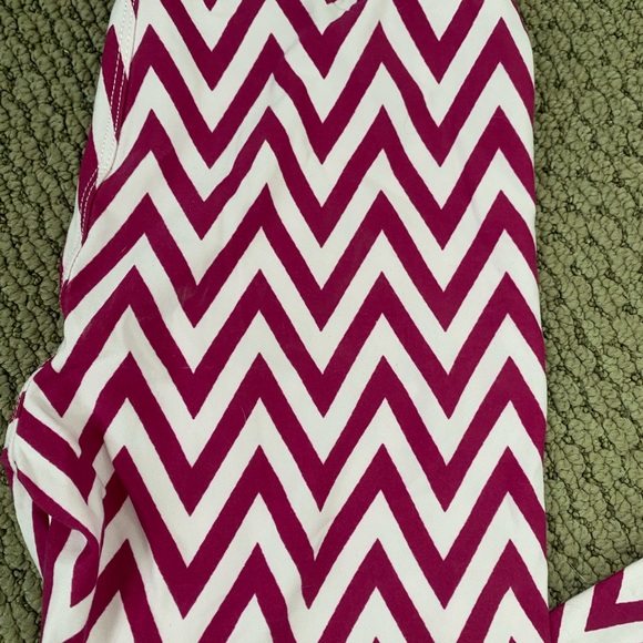 LuLaRoe Happy Hearts One Size Leggings - Picture 2 of 3